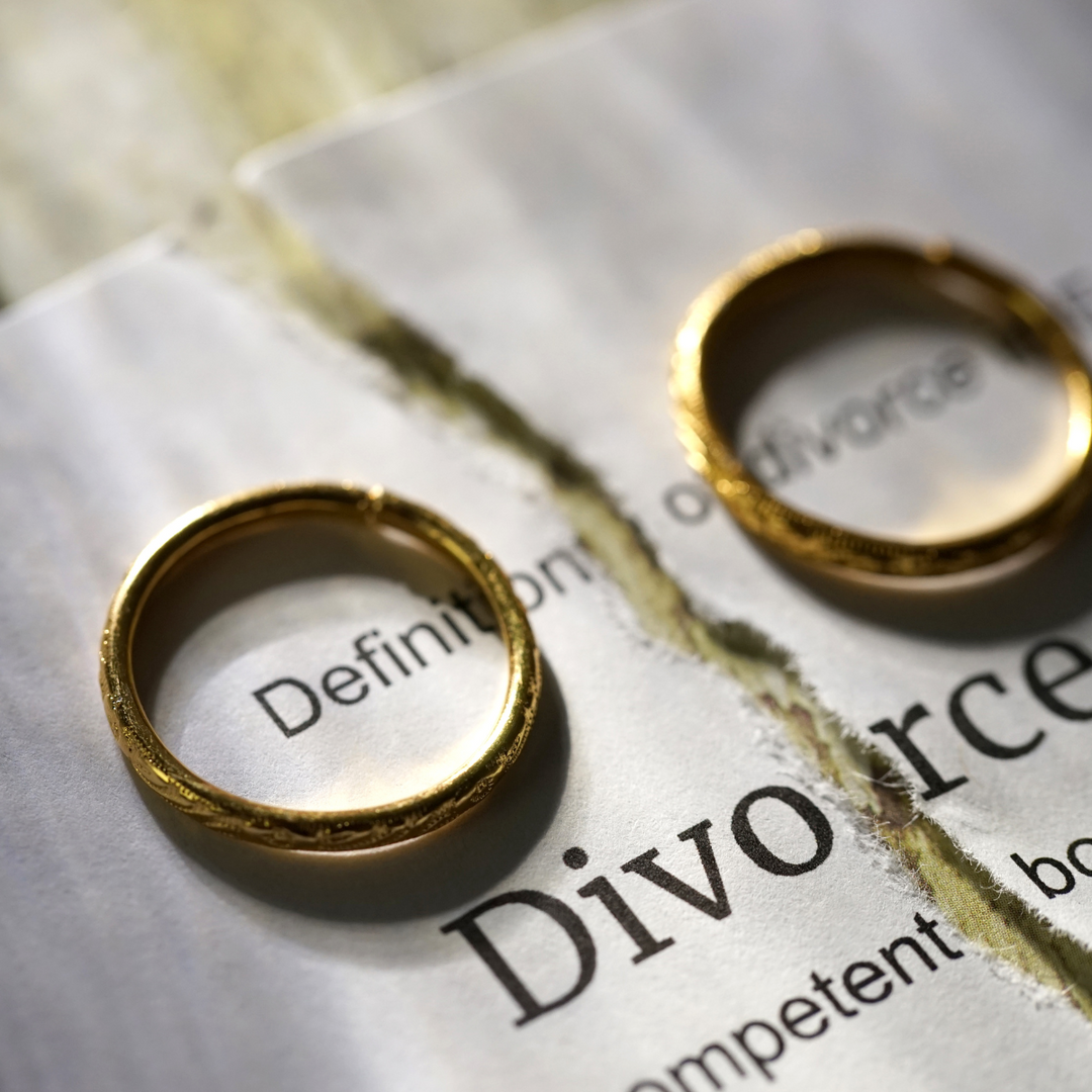 Keeping Costs Down: 6 Essential Questions to Ask a Lawyer Before Divorce